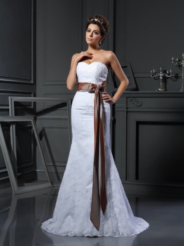 Sheath/Column Sweetheart Applique Sleeveless Long Net Wedding Dresses