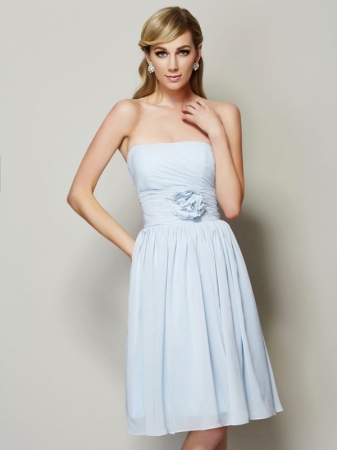 A-Line/Princess Strapless Sleeveless Hand-Made Flower Short Chiffon Bridesmaid Dresses