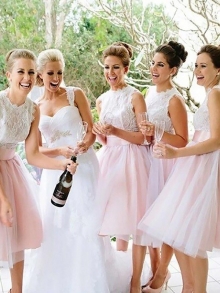 A-Line/Princess Sleeveless Scoop Tulle Knee-Length Bridesmaid Dresses