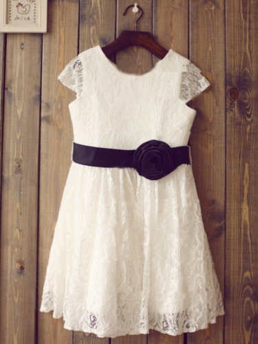 A-line/Princess Scoop Short Sleeves Hand-Made Flower Long Lace Dresses