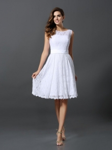 A-Line/Princess Scoop Sleeveless Short Lace Bridesmaid Dresses