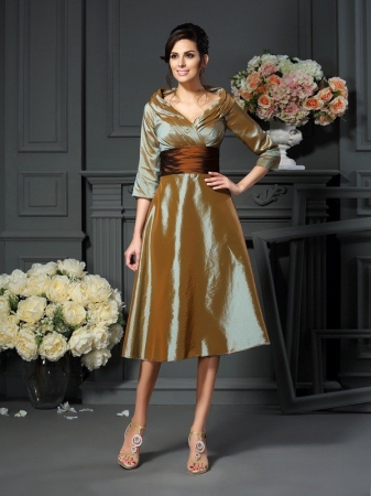 A-Line/Princess V-neck 3/4 Sleeves Short Taffeta Mother of the Bride Dresses