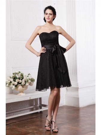 A-Line/Princess Sweetheart Sleeveless Sash Short Lace Bridesmaid Dresses